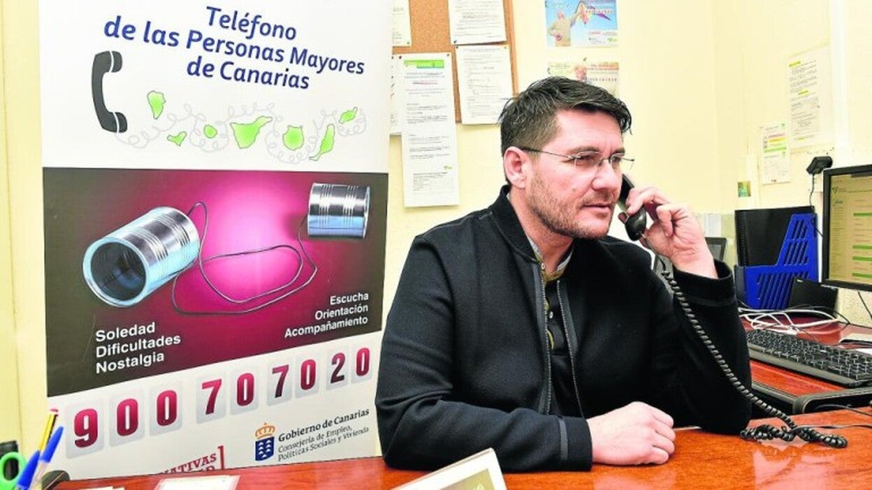 Un teléfono contra la soledad de los mayores