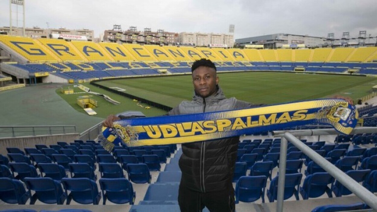 Imoh Ezekiel, nuevo delantero amarillo