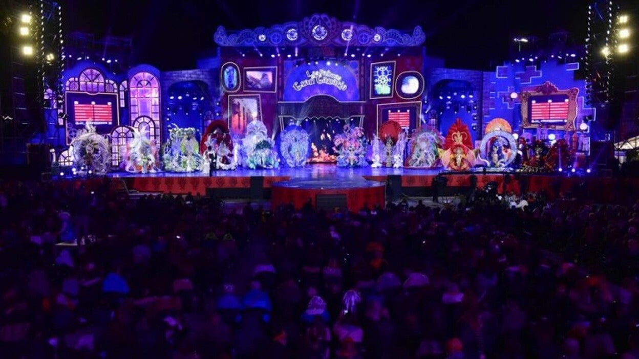 Noche de gala y de reina de carnaval