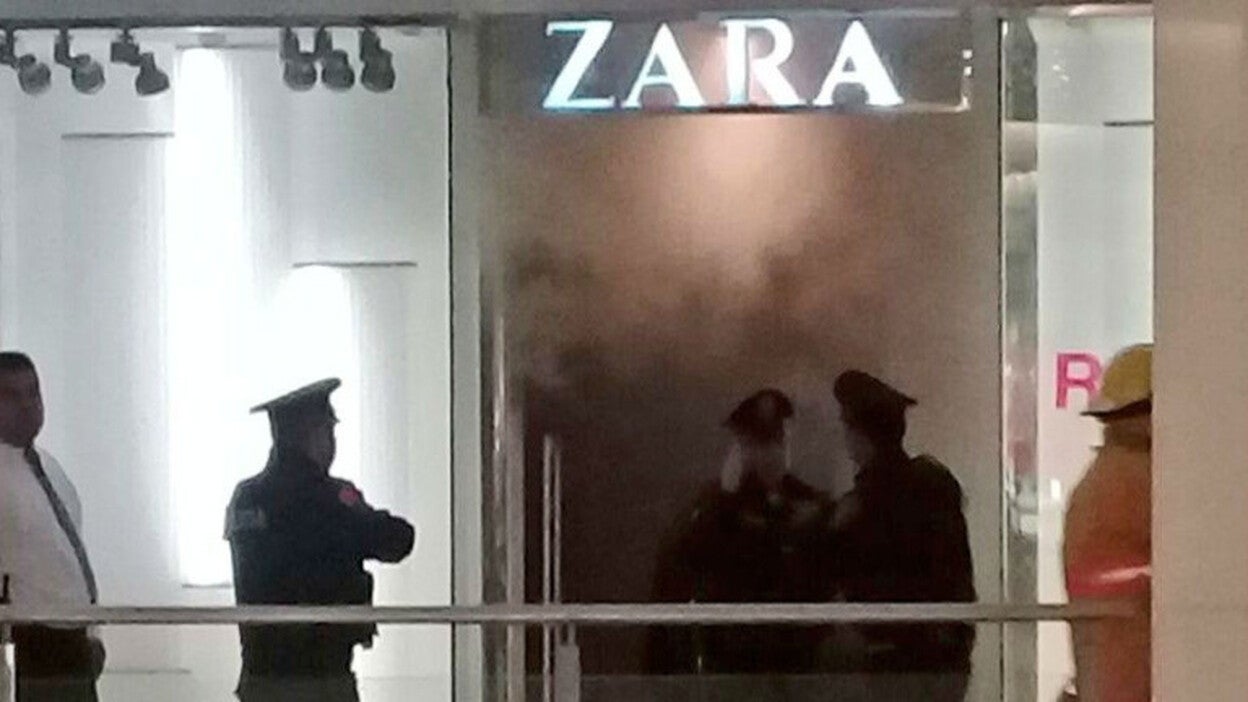 1.500 evacuados por un incendio en Zara de Coyoacán