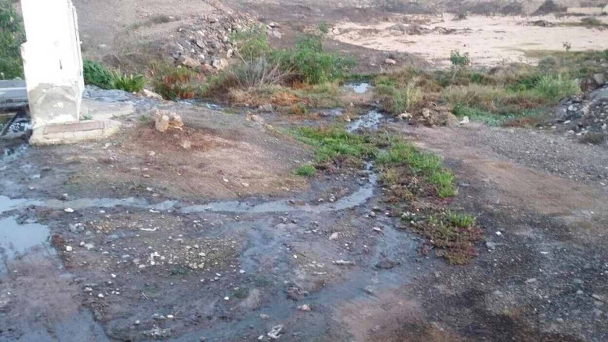 Denuncian un nuevo vertido de aguas fecales en Playa Blanca