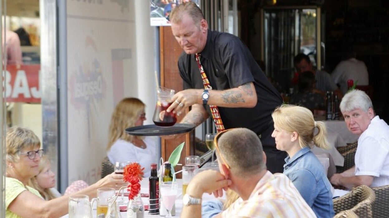 La hostelería gana 2.472 ocupados extranjeros en un año