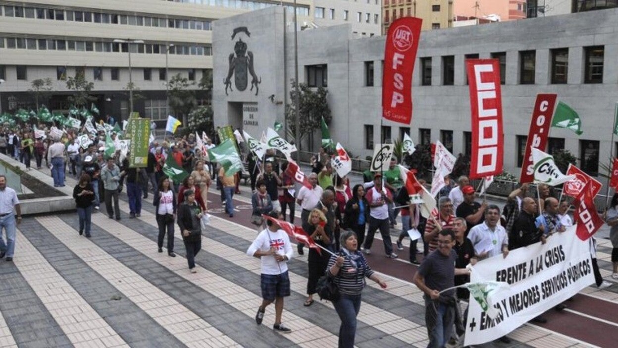 El Gobierno se equivoca y pide ahora recuperar el Jueves Santo