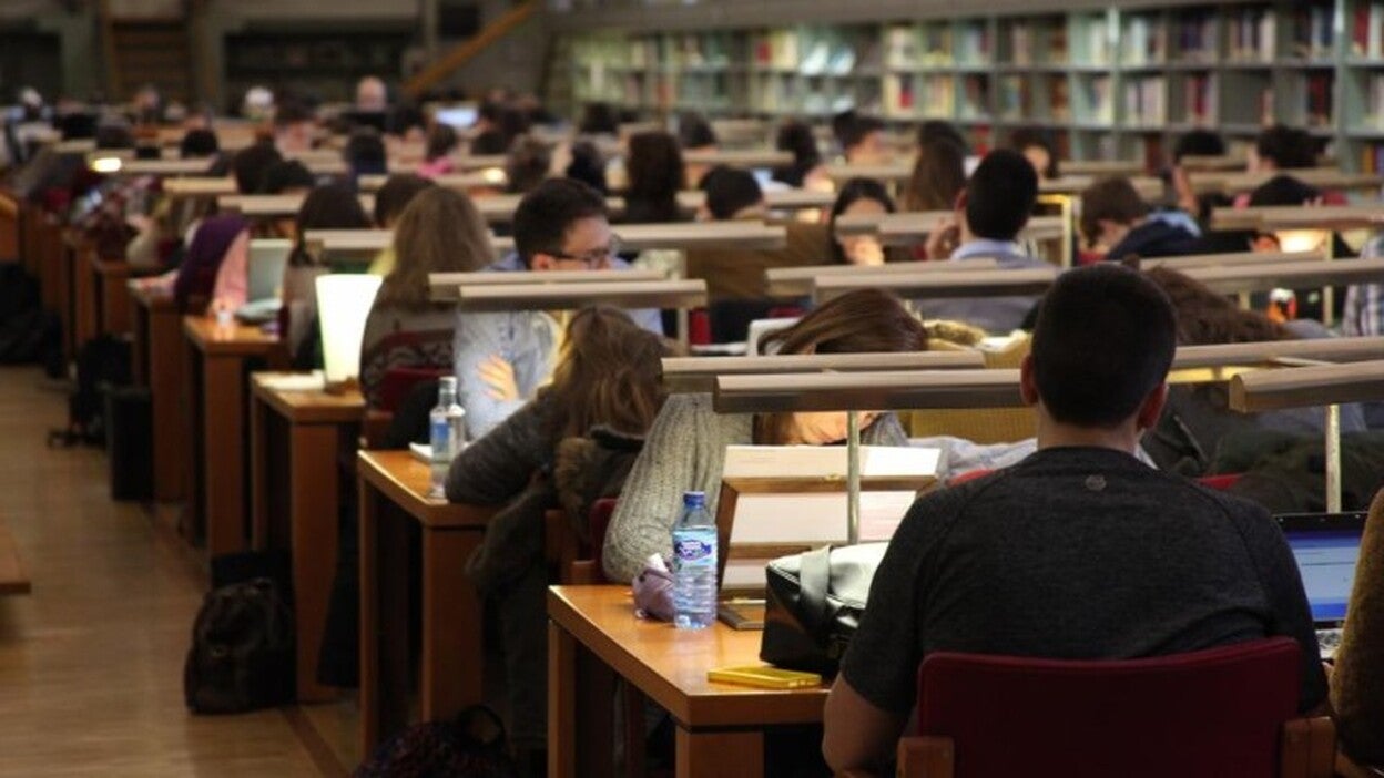 El Gobierno mantiene las pruebas eliminatorias en las oposiciones a docentes