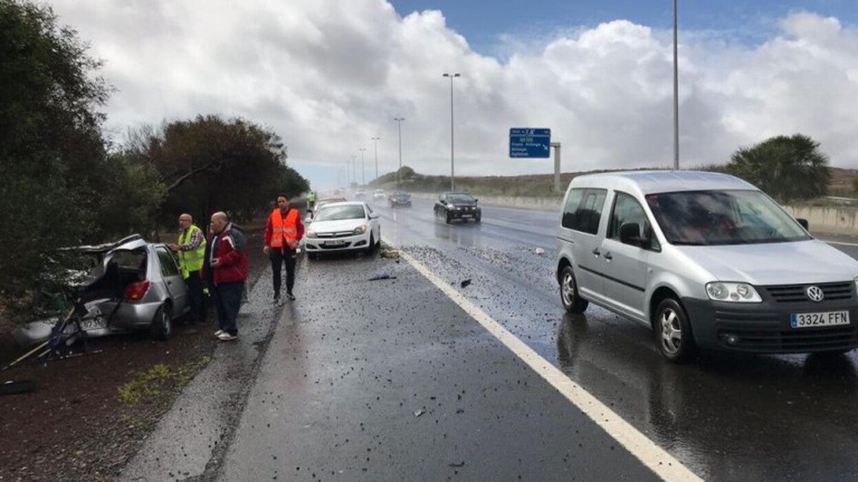 Accidente en Arinaga por la tromba de agua caída