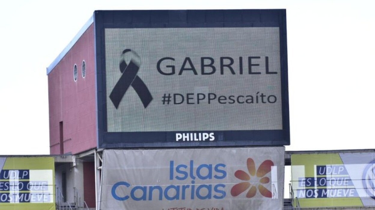 Emotivo homenaje a Gabriel en el UD-Villarreal