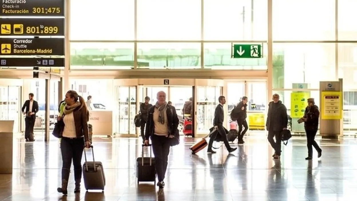 Aumentan los pasajeros en los aeropuertos canarios