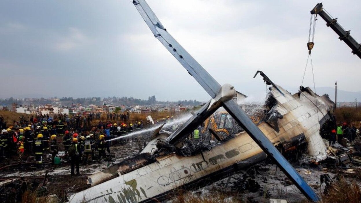 Ya son 49 los muertos en el accidente aéreo de Nepal