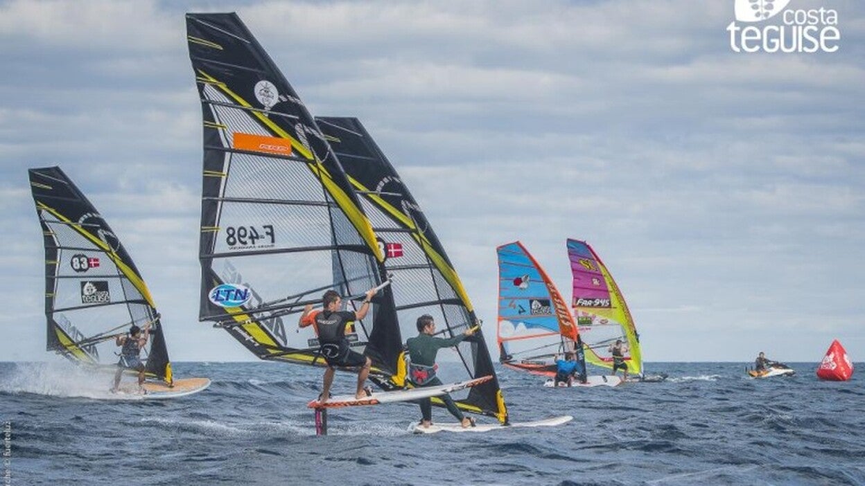 Finaliza con éxito la prueba de windsurf hydrofoil en Teguise
