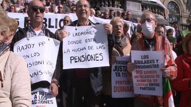 Los pensionistas canarios cobran de media 856,9 euros al mes