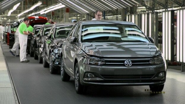 El superávit comercial del automóvil se desploma un 40,6% en enero
