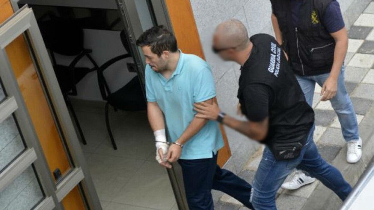 A prisión por el asesinato de sus padres y su abuelo en Arona