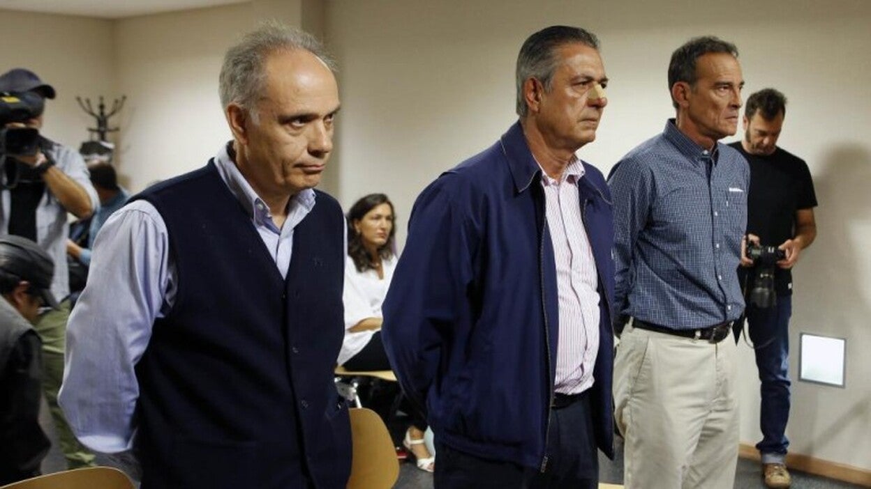 La Audiencia ordena el ingreso en prisión de Reyes y la anula sus licencias