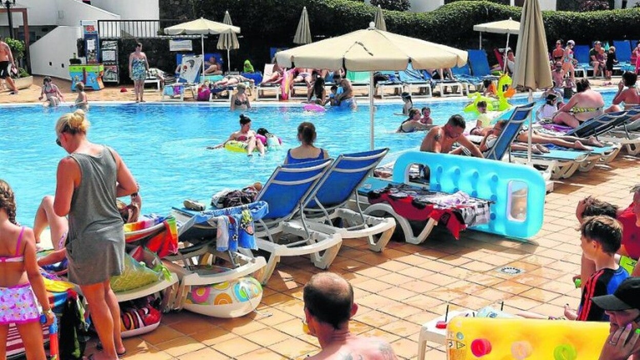 Los turistas tiran del empleo, 97.000 ocupados más en ocho años