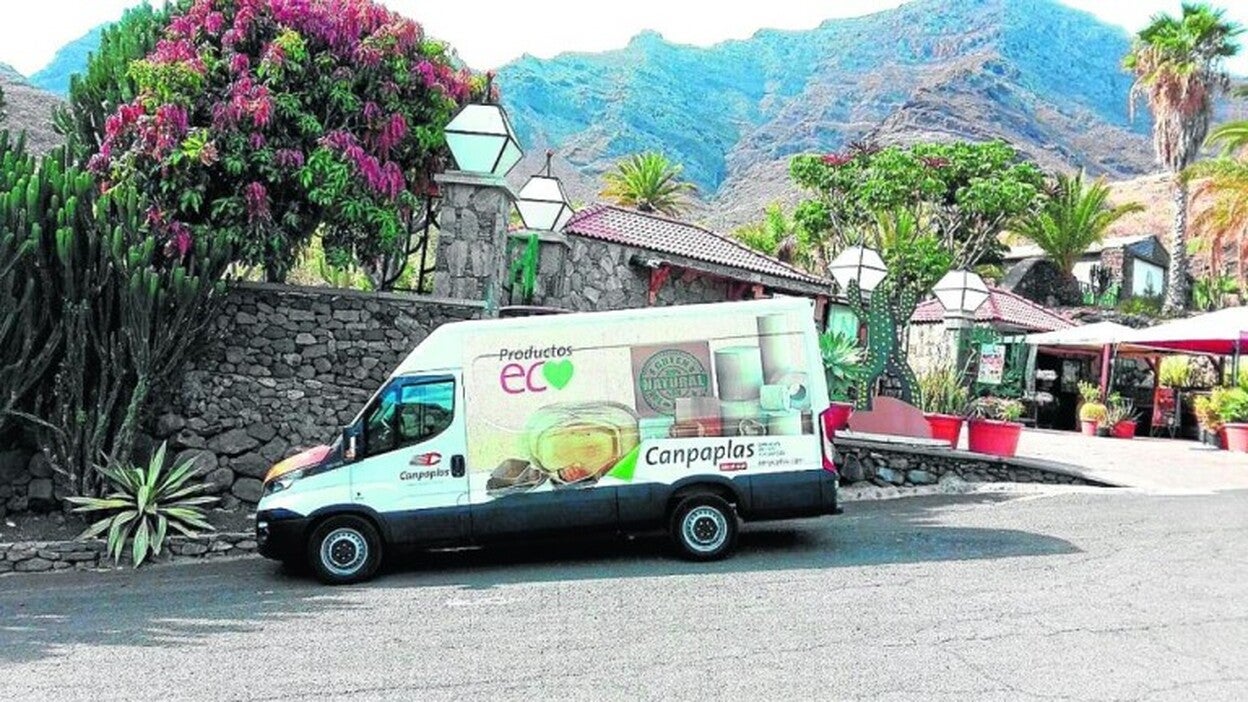 Canpaplas, una empresa canaria especialista en material de un solo uso