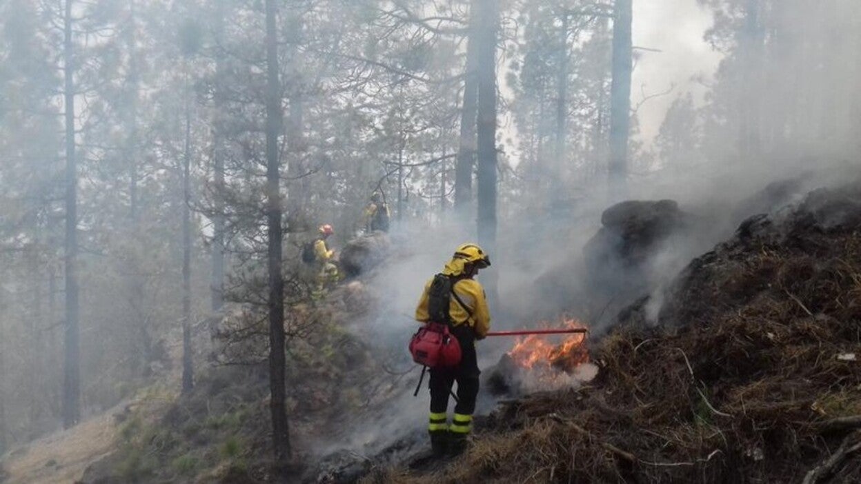 El fuego de Granadilla suma ya 350 hectáreas afectadas