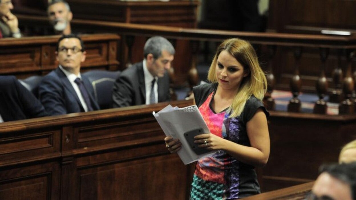 Podemos y PSOE denuncian el «machismo» de Clavijo