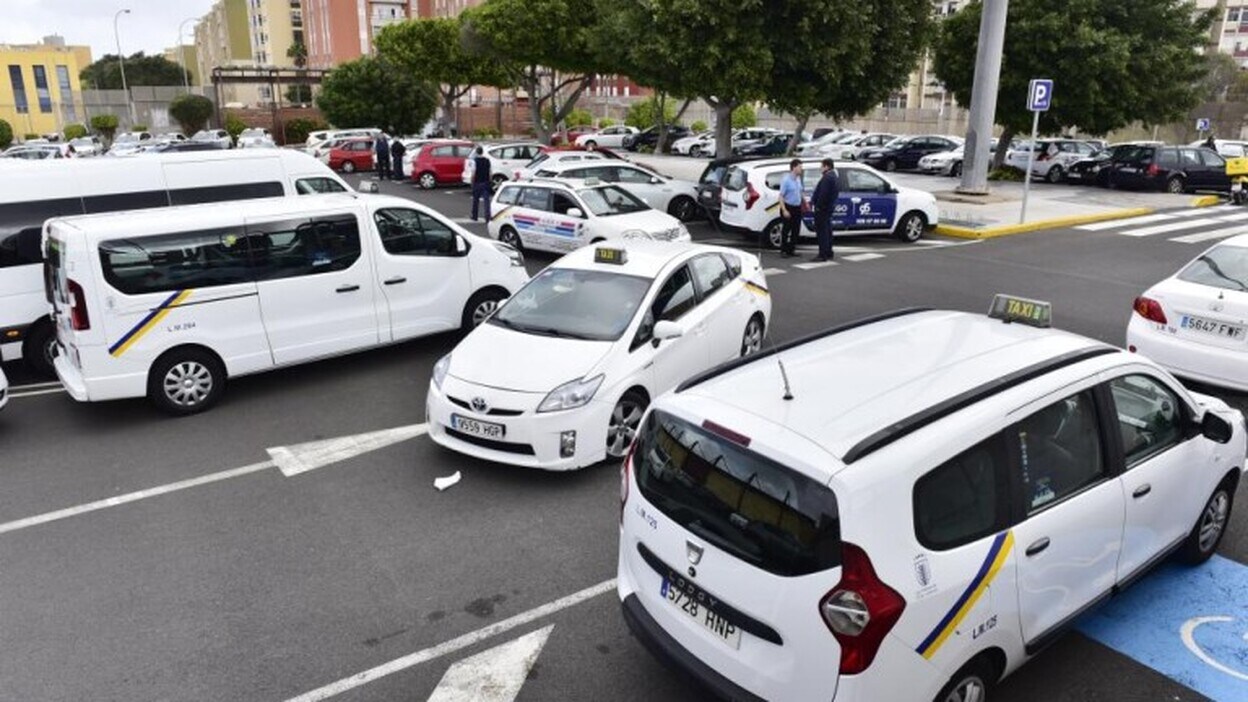 El reglamento de la mesa del taxi recibe críticas del sector