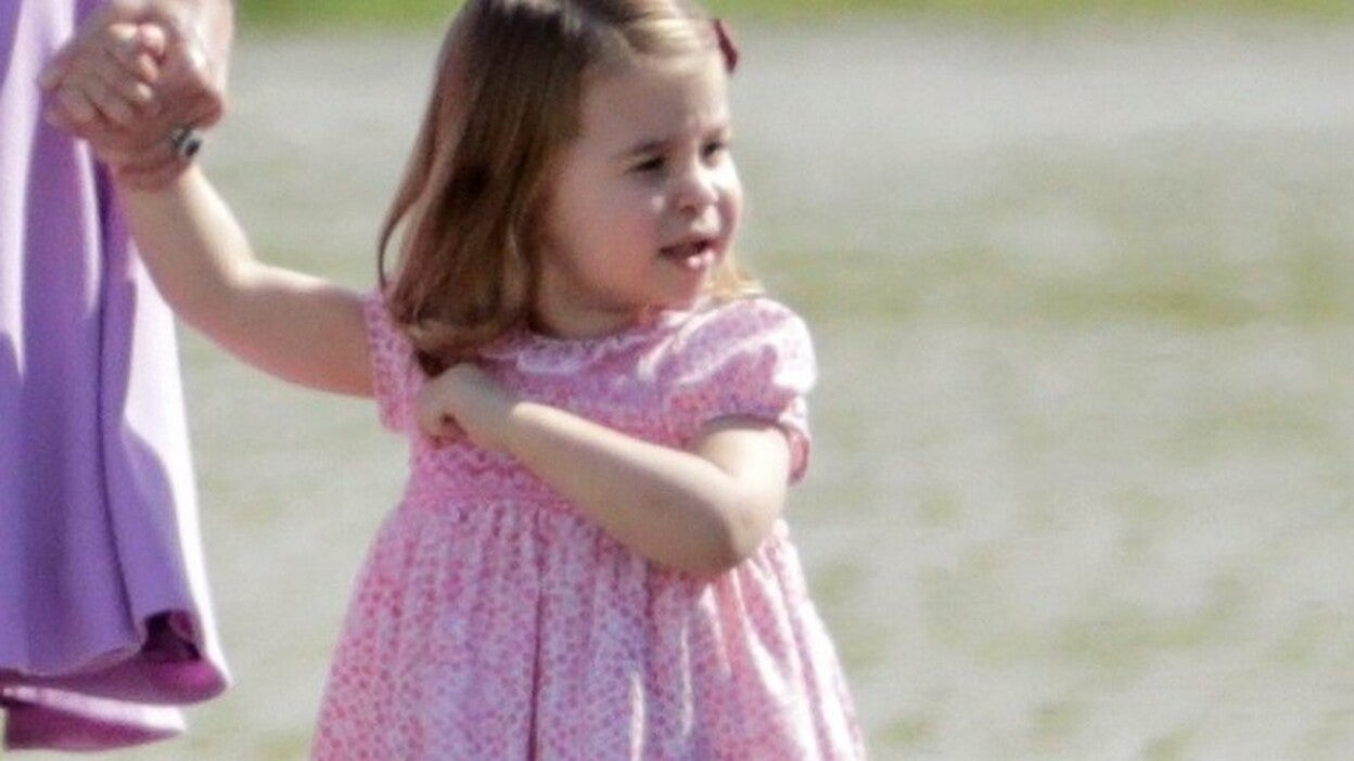 La princesa Carlota celebra como hermana mayor su tercer cumpleaños