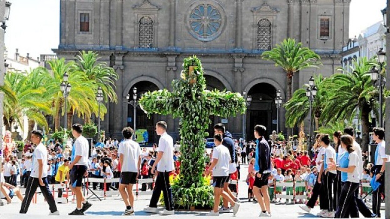 Canarias engalana sus cruces