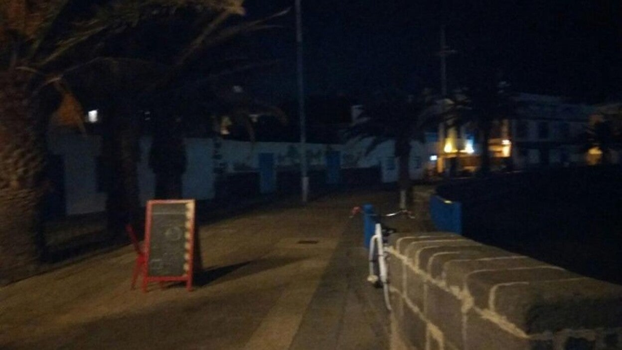 Los vecinos se quejan de que el Charco lleva una semana sin luz