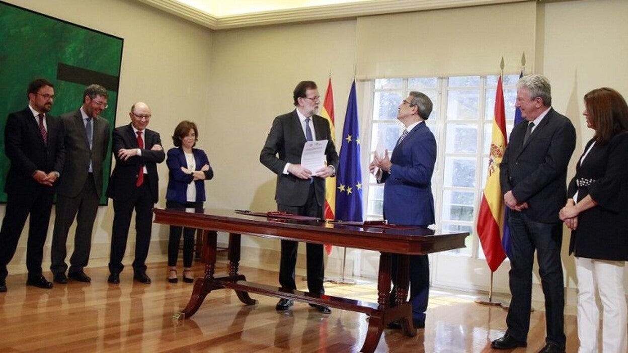 Rajoy abre el diálogo con NC para amarrar los presupuestos