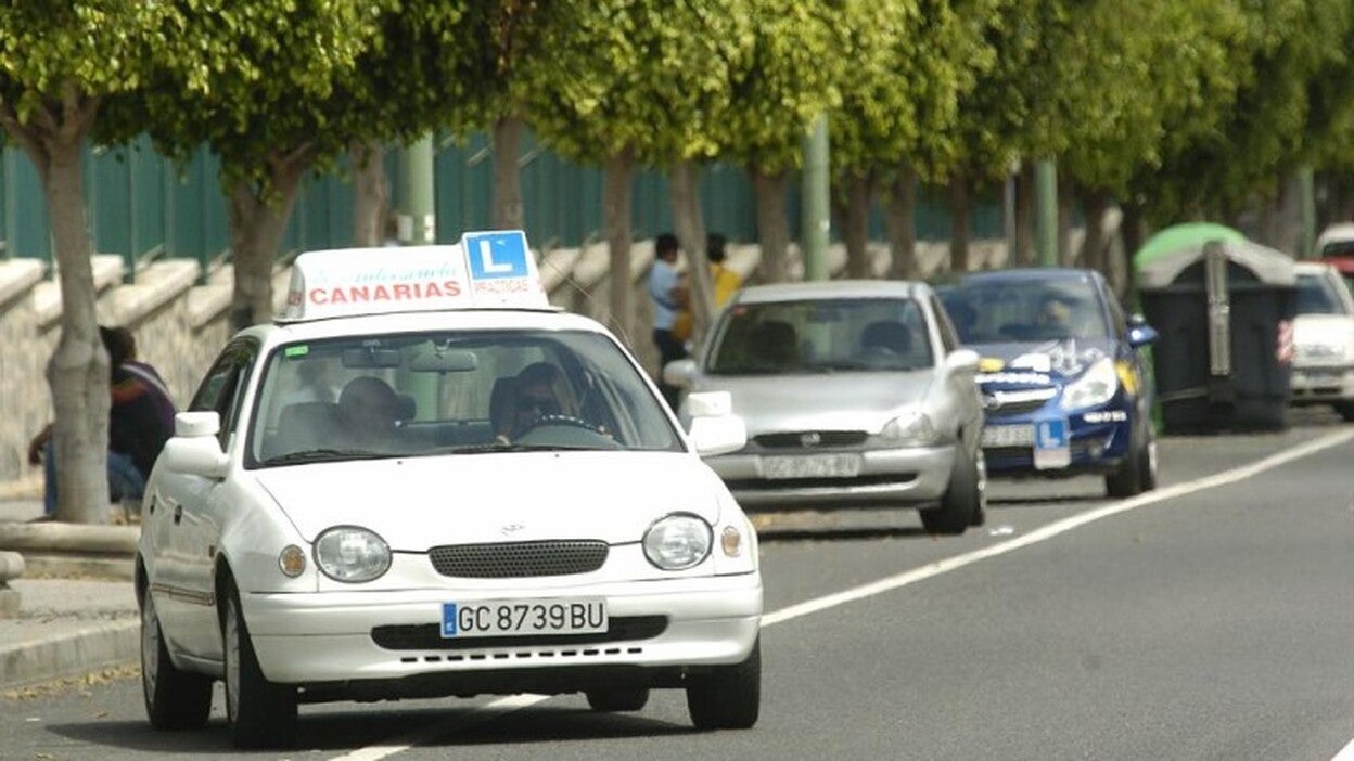 El Estado sube el sueldo a los examinadores de Tráfico
