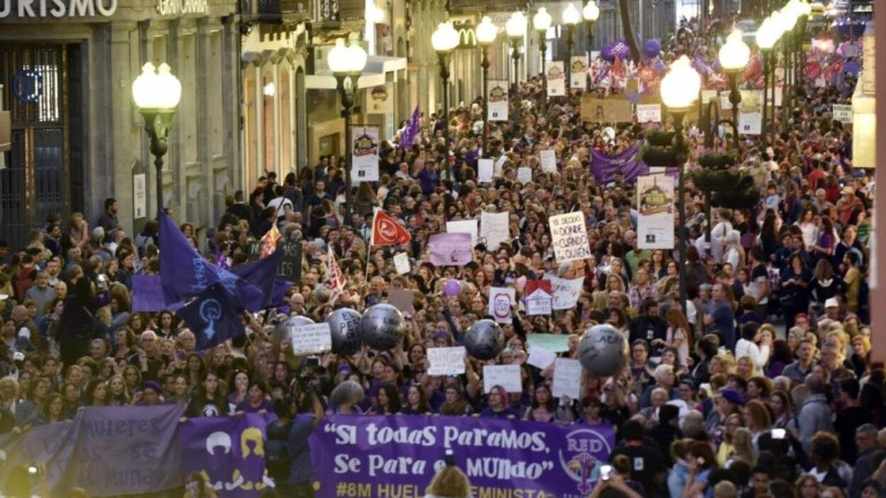 Las feministas no recogerán la medalla de oro por «las políticas de Clavijo»
