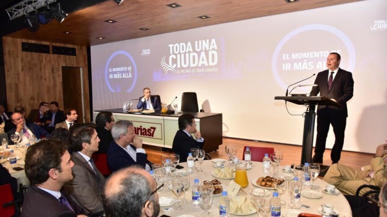 Hidalgo ayuda a ‘Repensar Canarias’