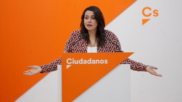 Arrimadas arremete contra el PP y el PSOE, unidos en «no hacer nada»