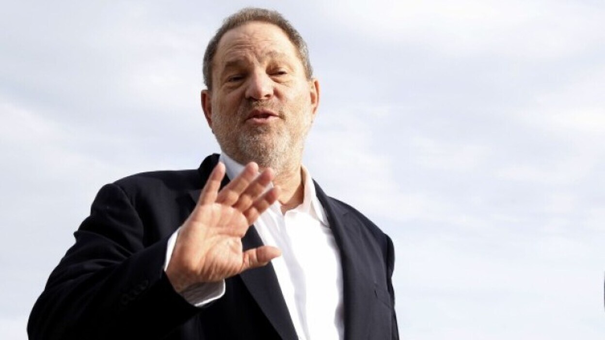 Harvey Weinstein se entrega en una comisaría de Nueva York