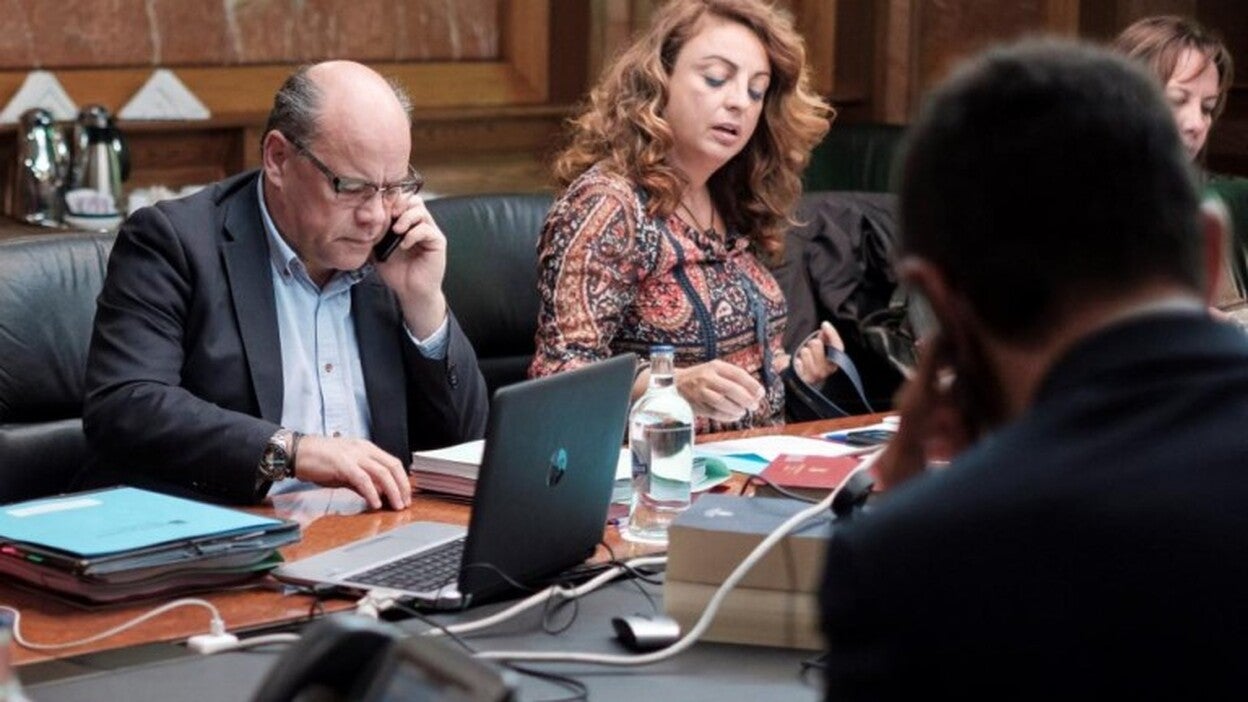 El Gobierno busca un perfil técnico para la tele