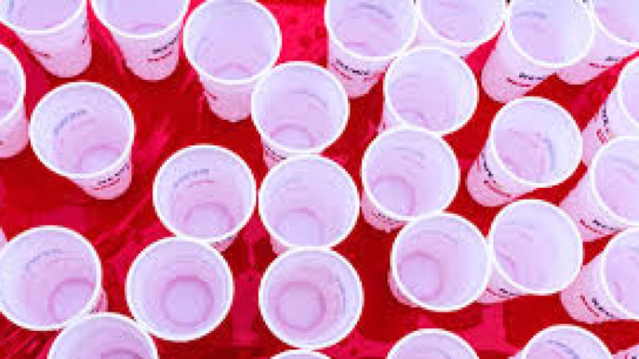 Los edificios públicos canarios eliminarán los vasos de plástico