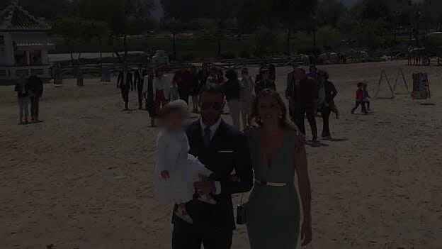 Elisabeth Reyes y Sergio Sánchez bautizan a Adriana