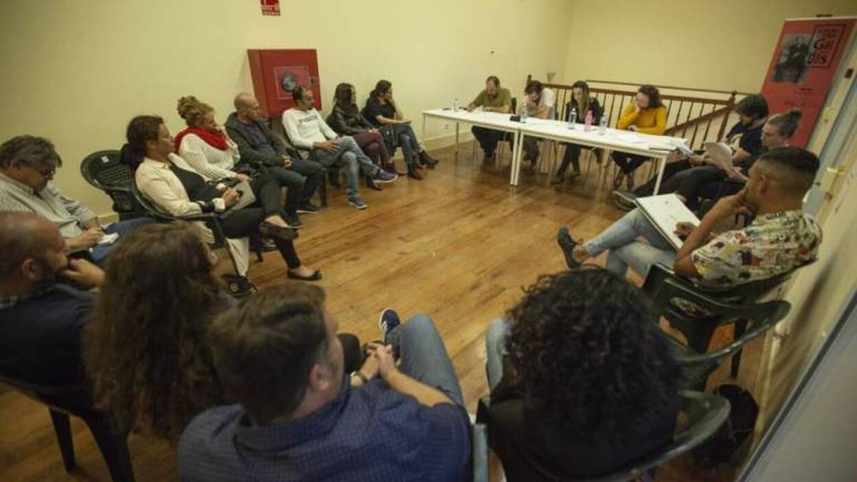 Silencio, se lee teatro