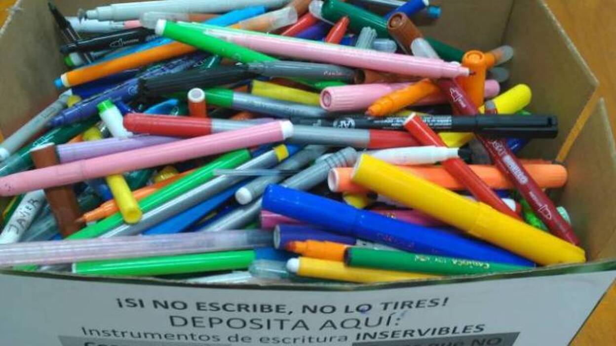 600 kilos de bolígrafos se transforman en mobiliario urbano