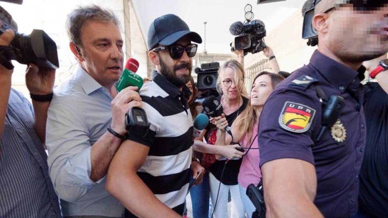 Vista del guardia civil de La Manada por el pasaporte