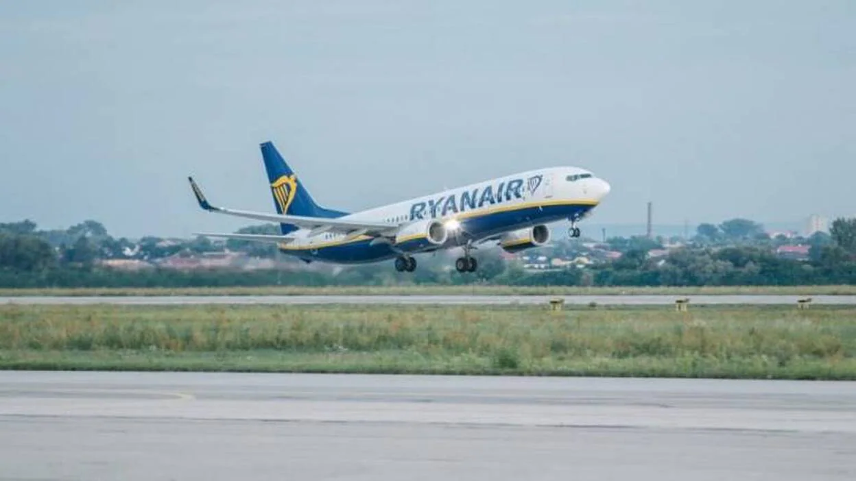 Fomento pedirá explicaciones a Ryanair por no aplicar el 75 % de residente