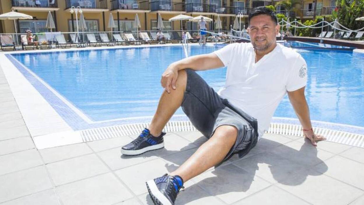 ‘Turu’ Flores, nostalgia en azul y amarillo