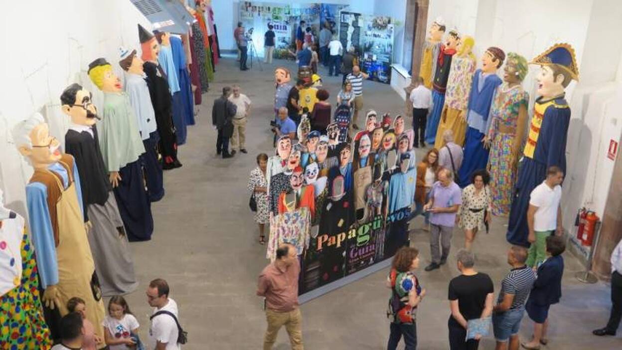 Los papagüevos de Guía salen de fiesta