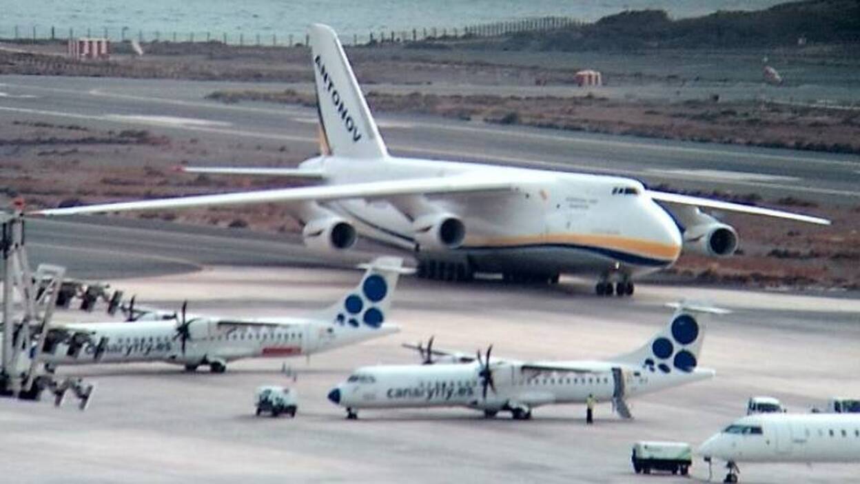 El mítico Antonov aterriza en Gando