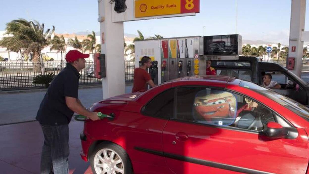 Baja el precio de la gasolina en Canarias tras ocho meses al alza