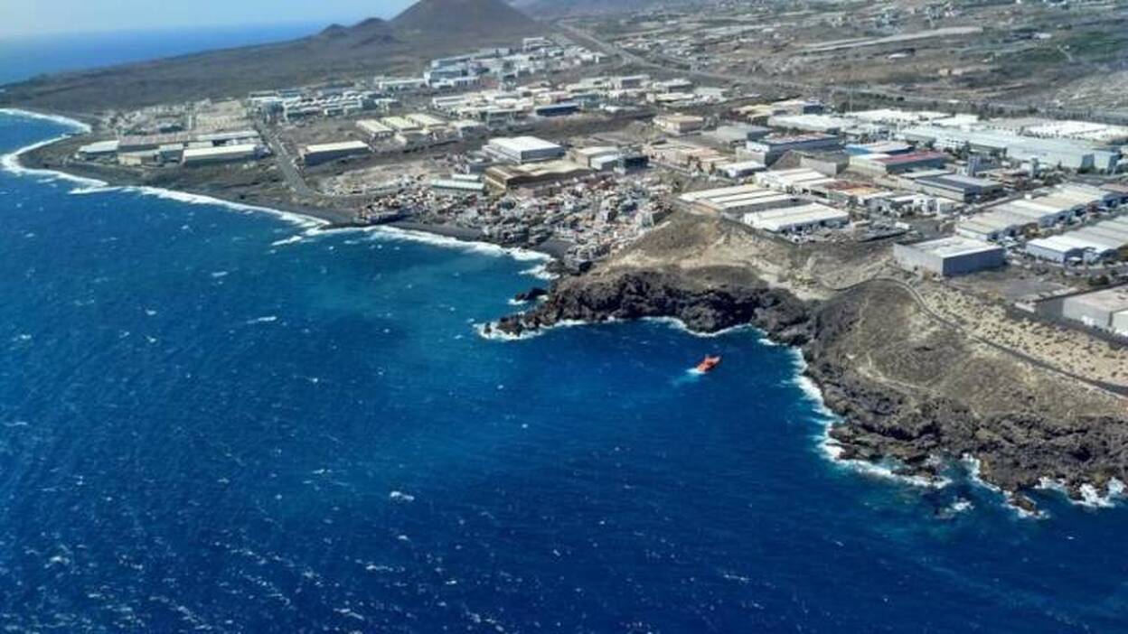 Abiertas las playas de Tenerife cerradas por el vertido de fuel