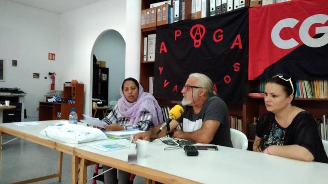 Mbarka: «Soy capaz de quemarme antes de ver a mi madre en la calle»