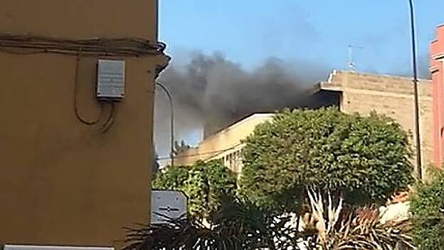 Rescatan a una mujer en un incendio en Carrizal