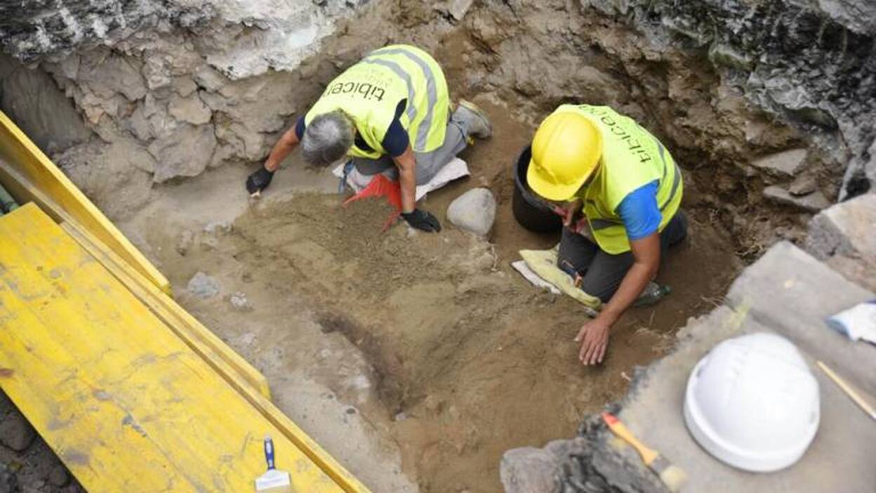 La excavación en Juan Rejón deja a  la luz el cuerpo de un niño de 12 años