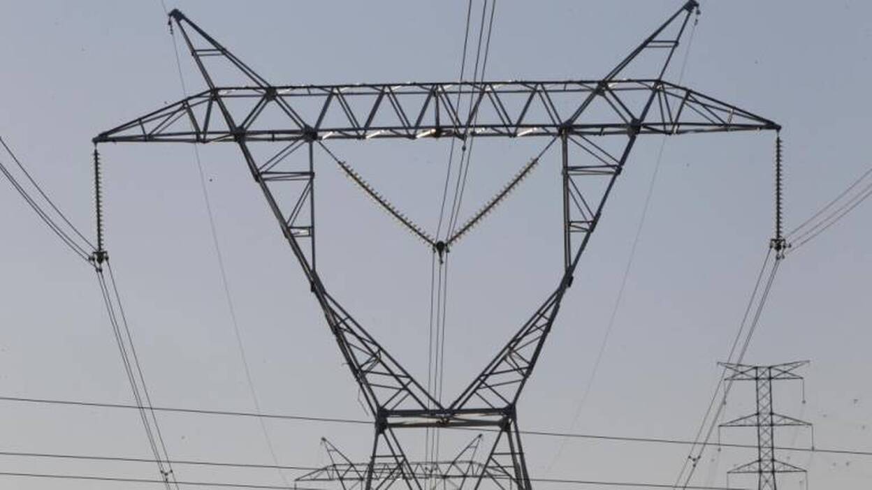 Gobierno y compañías ven necesaria una reflexión sobre los precios de la luz