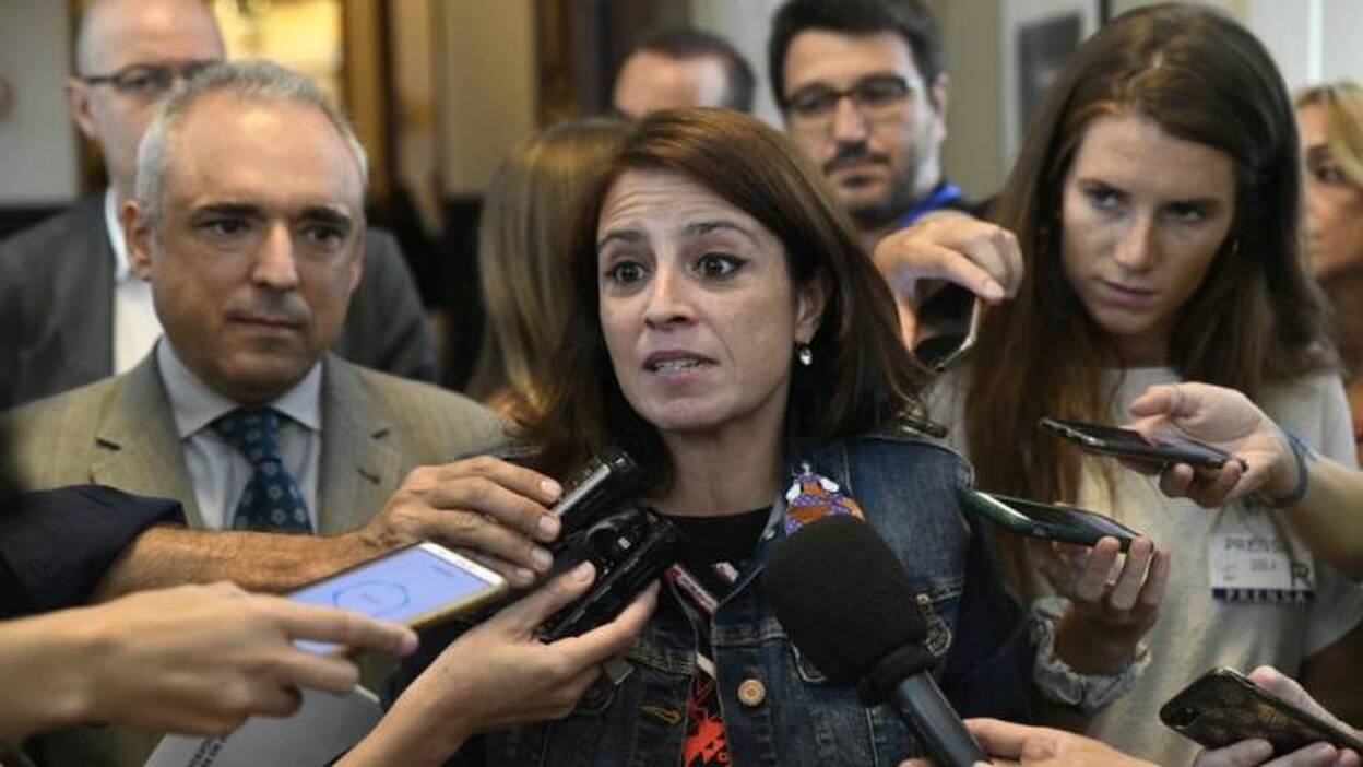 El PSOE pide la dimisión de Casado por su máster