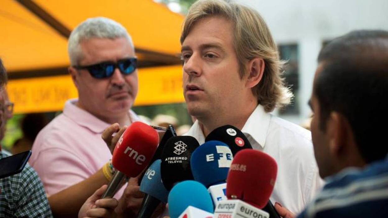 Puente San Miguel guarda un minuto de silencio por la muerte de Celia Barquín