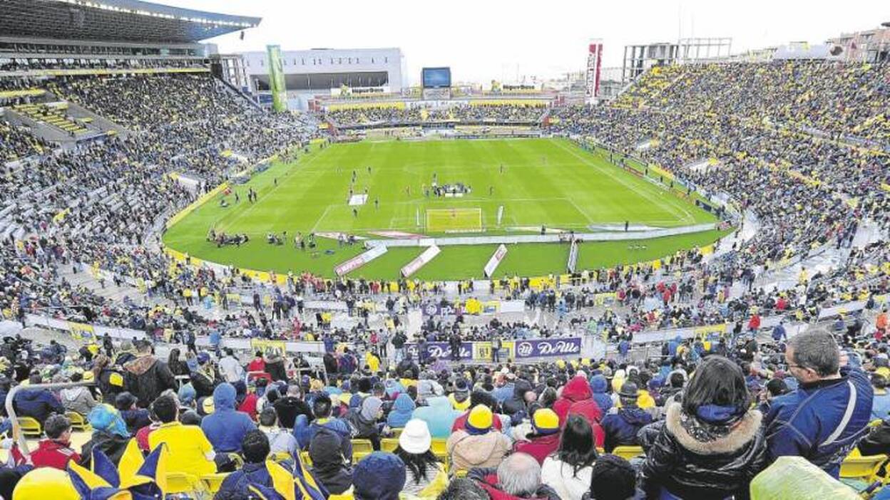 Ante el líder, «20.000 en la grada»